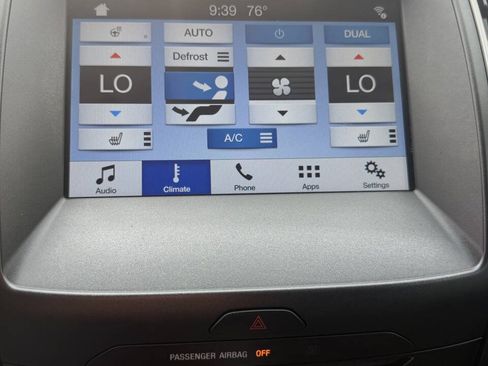 Used 2017 Ford Edge SEL w/ Equipment Group 201A AWD/4WD image 28