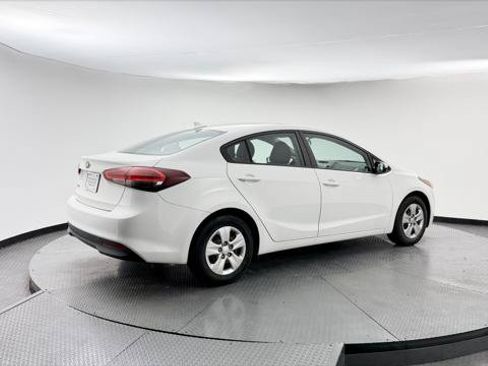 Used 2017 Kia Forte LX FWD image 7