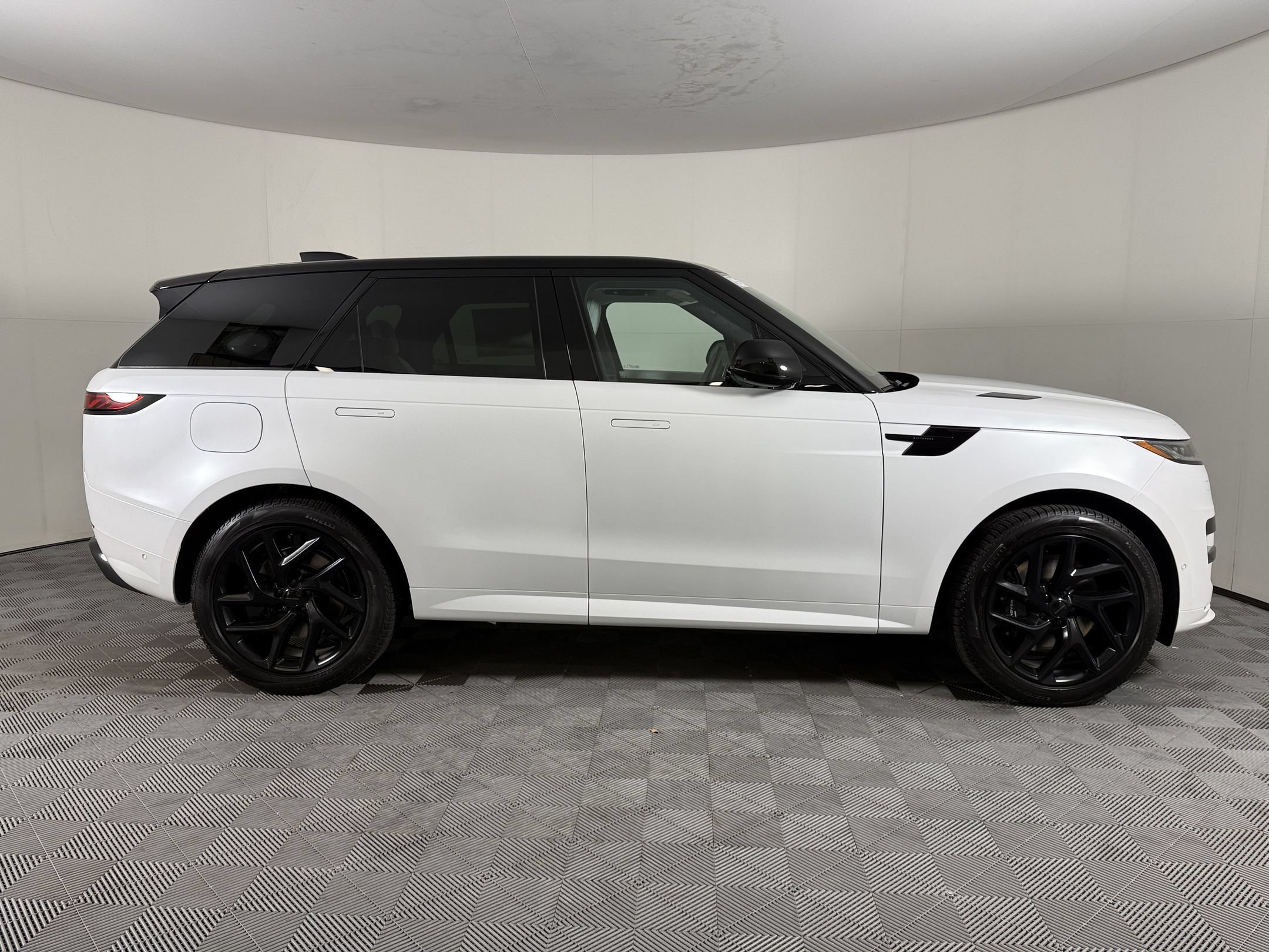 New 2027 Land Rover Range Rover Sport Battersea AWD/4WD image 8