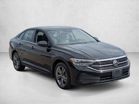 Used 2024 Volkswagen Jetta SE image 3