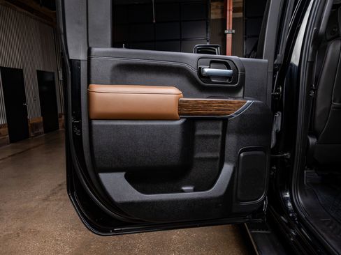 Used 2021 Chevrolet Silverado 2500 High Country image 37