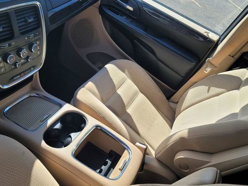 Used 2015 Dodge Grand Caravan SXT FWD image 24