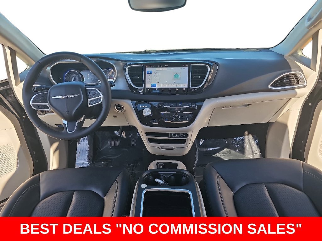 Used 2024 Chrysler Pacifica Touring-L FWD image 9