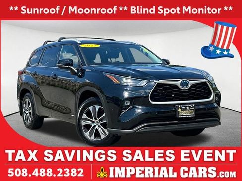 Used 2022 Toyota Highlander XLE AWD/4WD image 1