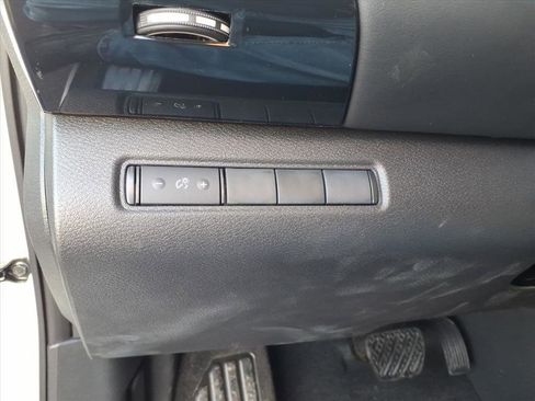 New 2025 Nissan Pathfinder S image 18