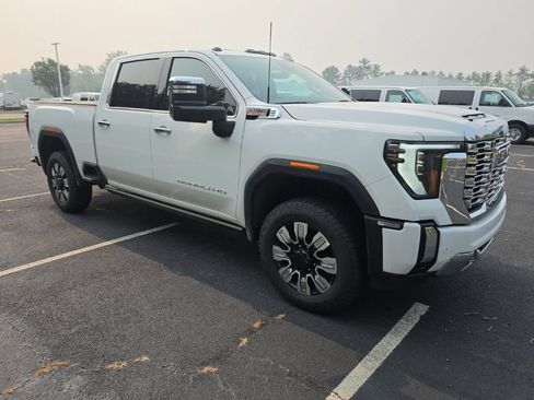 Used 2025 GMC Sierra 2500 Denali w/ Denali Reserve Package AWD/4WD image 10