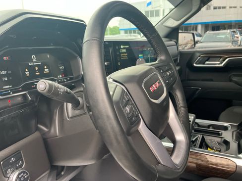 Used 2025 GMC Sierra 1500 Elevation AWD/4WD image 9
