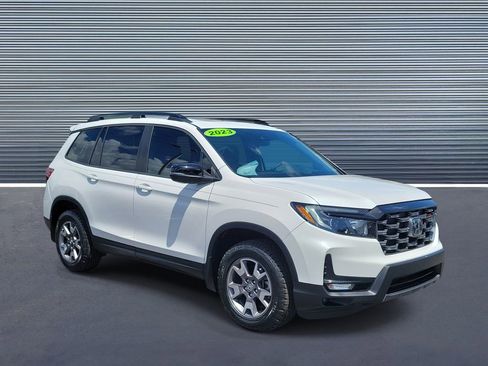 Used 2023 Honda Passport TrailSport image 2