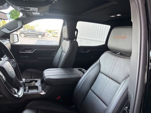 Used 2025 Chevrolet Silverado 1500 High Country w/ Technology Package image 11