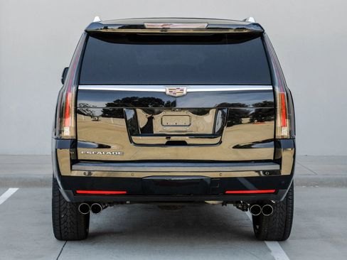 Used 2018 Cadillac Escalade Premium Luxury RWD image 5