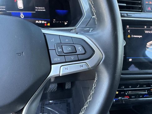 Used 2023 Volkswagen Tiguan SE image 33