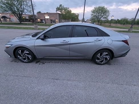 Used 2025 Hyundai Elantra Sport image 8