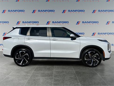 Used 2024 Mitsubishi Outlander SE image 6