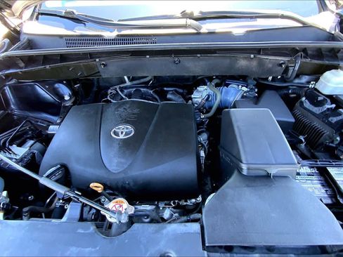 Used 2019 Toyota Highlander XLE AWD/4WD image 31
