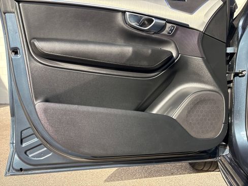 Used 2021 Volvo XC90 T5 Momentum w/ Climate Package image 11