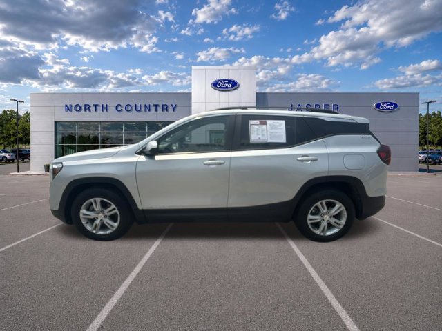 Used 2022 GMC Terrain SLE w/ Driver Convenience Package FWD image 6