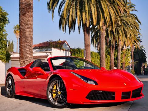 Used 2019 Ferrari 488 Spider image 1