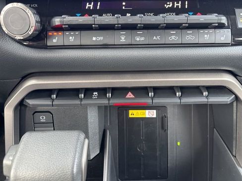 Used 2023 Toyota Tundra Limited image 32