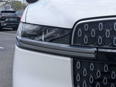 New 2026 Lincoln Navigator L Reserve AWD/4WD image 11