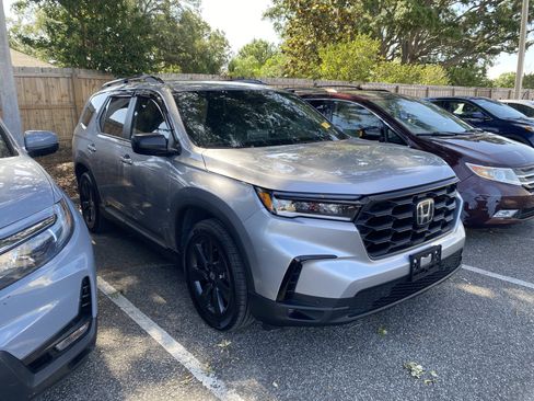 Used 2025 Honda Pilot Sport image 5