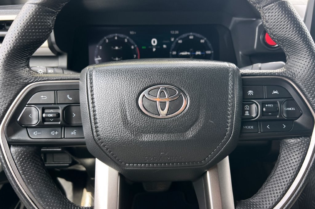 Certified 2025 Toyota Tacoma TRD Off-Road AWD/4WD image 26