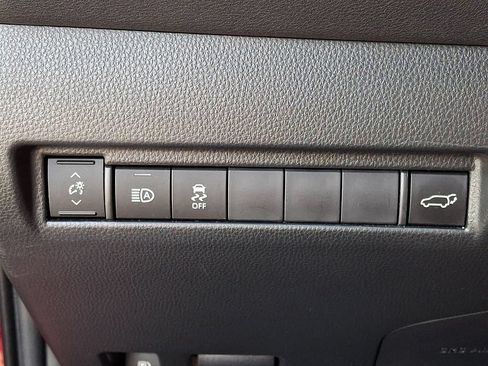 Certified 2024 Toyota Venza XLE AWD/4WD image 30