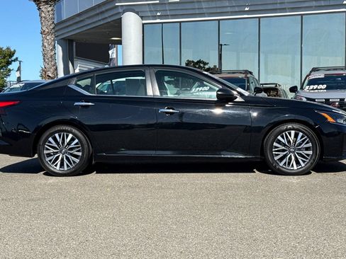 Certified 2024 Nissan Altima 2.5 SV FWD image 3