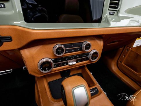 Used 2025 Ford Bronco Badlands image 39