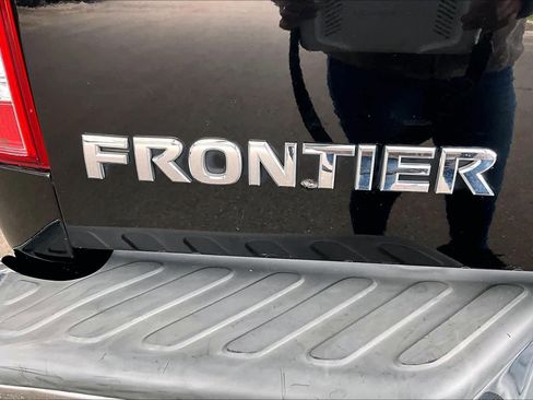 Used 2012 Nissan Frontier SV w/ SV Premium Utility Pkg image 9