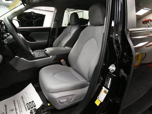 Certified 2024 Toyota Highlander LE image 11