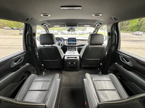 Used 2023 Chevrolet Suburban Premier RWD image 7