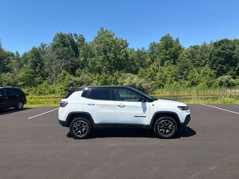 Used 2025 Jeep Compass Trailhawk AWD/4WD image 4