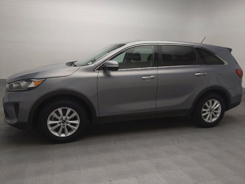 Used 2020 Kia Sorento LX FWD image 2