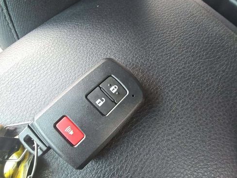 Used 2022 Toyota Tacoma TRD Sport w/ Technology Package AWD/4WD image 17