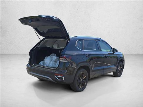 New 2026 Volkswagen Taos SE FWD image 2