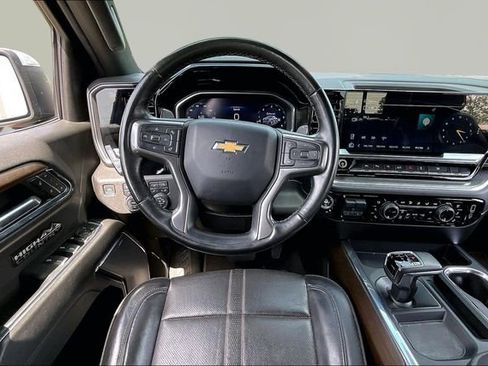 Used 2024 Chevrolet Silverado 1500 High Country AWD/4WD image 8