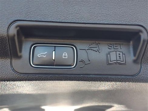 Used 2020 Ford Explorer Platinum w/ Premium Technology Package image 33