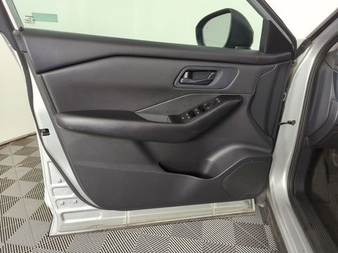 Used 2024 Nissan Rogue S AWD/4WD image 18