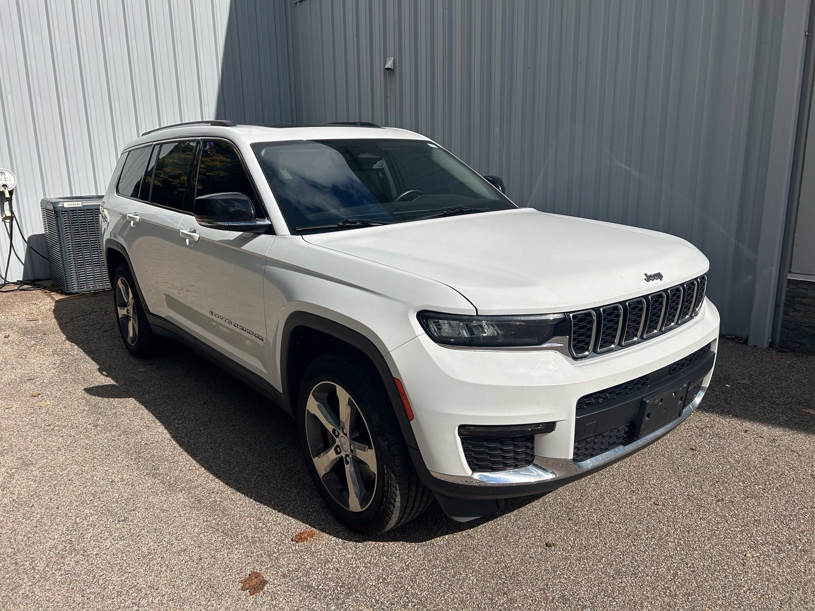 Used 2021 Jeep Grand Cherokee L Limited w/ Trailer Tow Group (B) AWD/4WD image 3