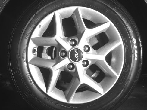 Used 2025 Kia Soul LX w/ LX Technology Package FWD image 12