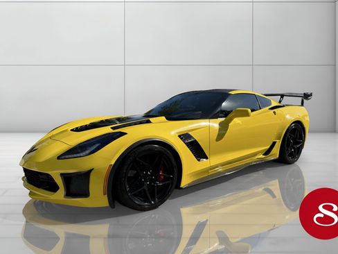Used 2016 Chevrolet Corvette Z06 w/ 3LZ Preferred Equipment Group image 5
