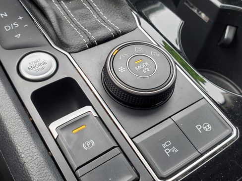 Used 2021 Volkswagen Atlas SEL Premium image 28