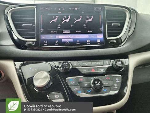 Used 2023 Chrysler Pacifica Touring-L FWD image 26