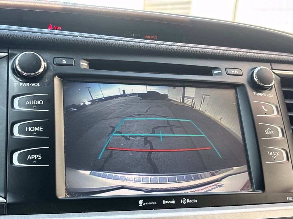 Used 2017 Toyota Highlander Plus FWD image 11