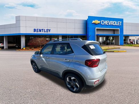 Used 2024 Hyundai Venue SEL image 6