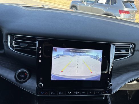 Certified 2024 Jeep Wagoneer L Series III w/ Flexible Seating Group image 29