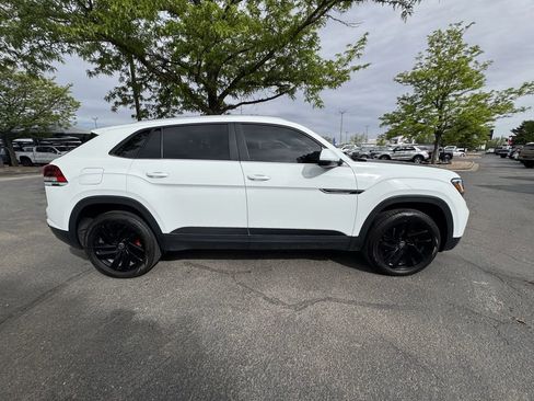 Used 2023 Volkswagen Atlas Cross Sport SE AWD/4WD image 3