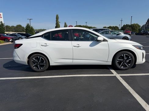 Used 2025 Nissan Sentra SV FWD image 8