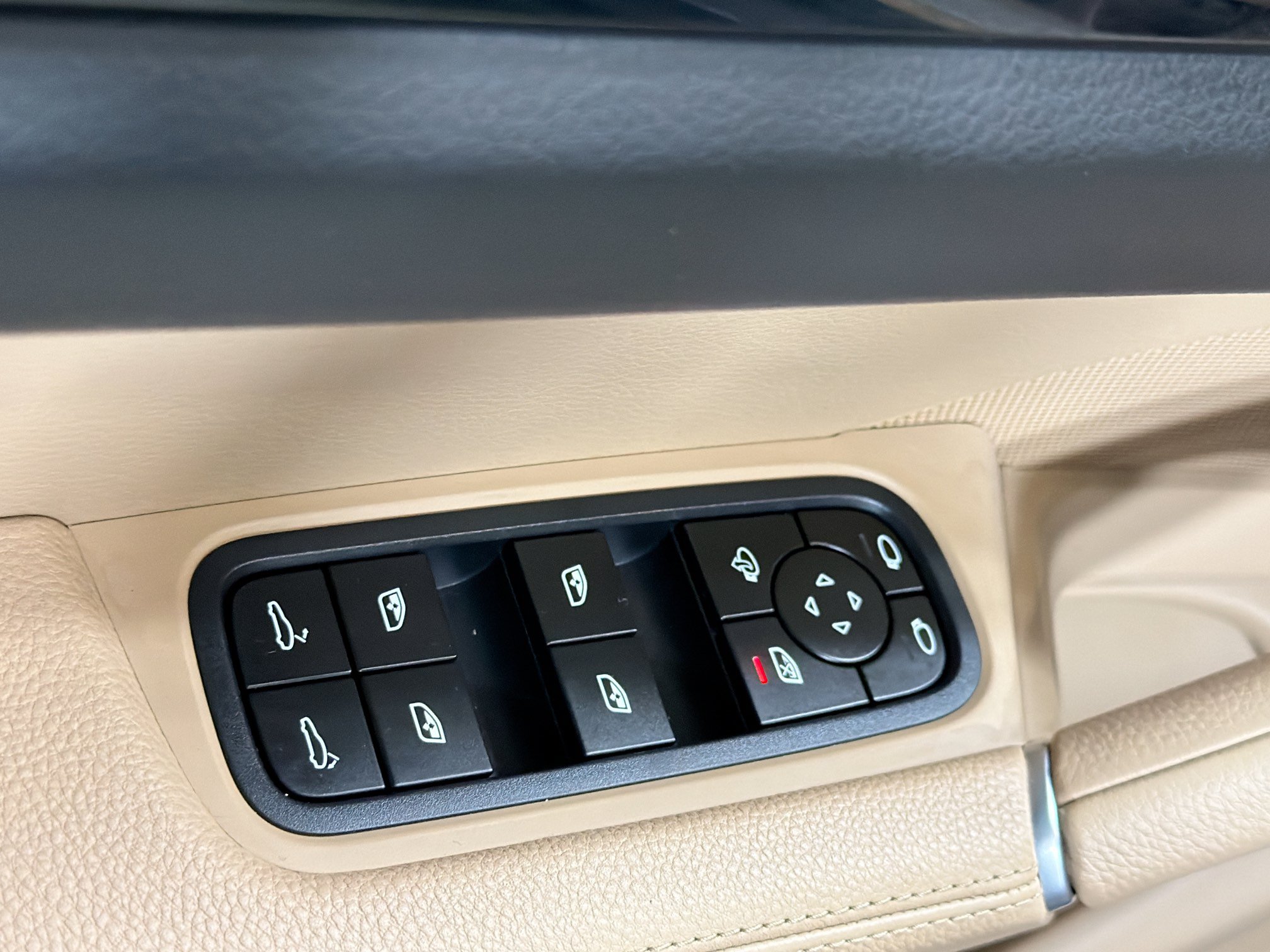 Certified 2023 Porsche Cayenne AWD/4WD image 22
