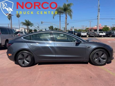 Used 2020 Tesla Model 3 Standard Range Plus image 1